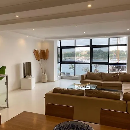 Beautiful Seafront In With Valletta View Sliema