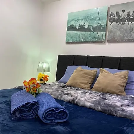 Beautiful Seafront In With Valletta View Apartman