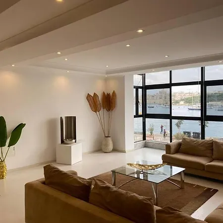 Beautiful Seafront In With Valletta View * 슬리에마