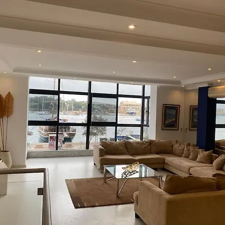 아파트 Beautiful Seafront In With Valletta View 슬리에마